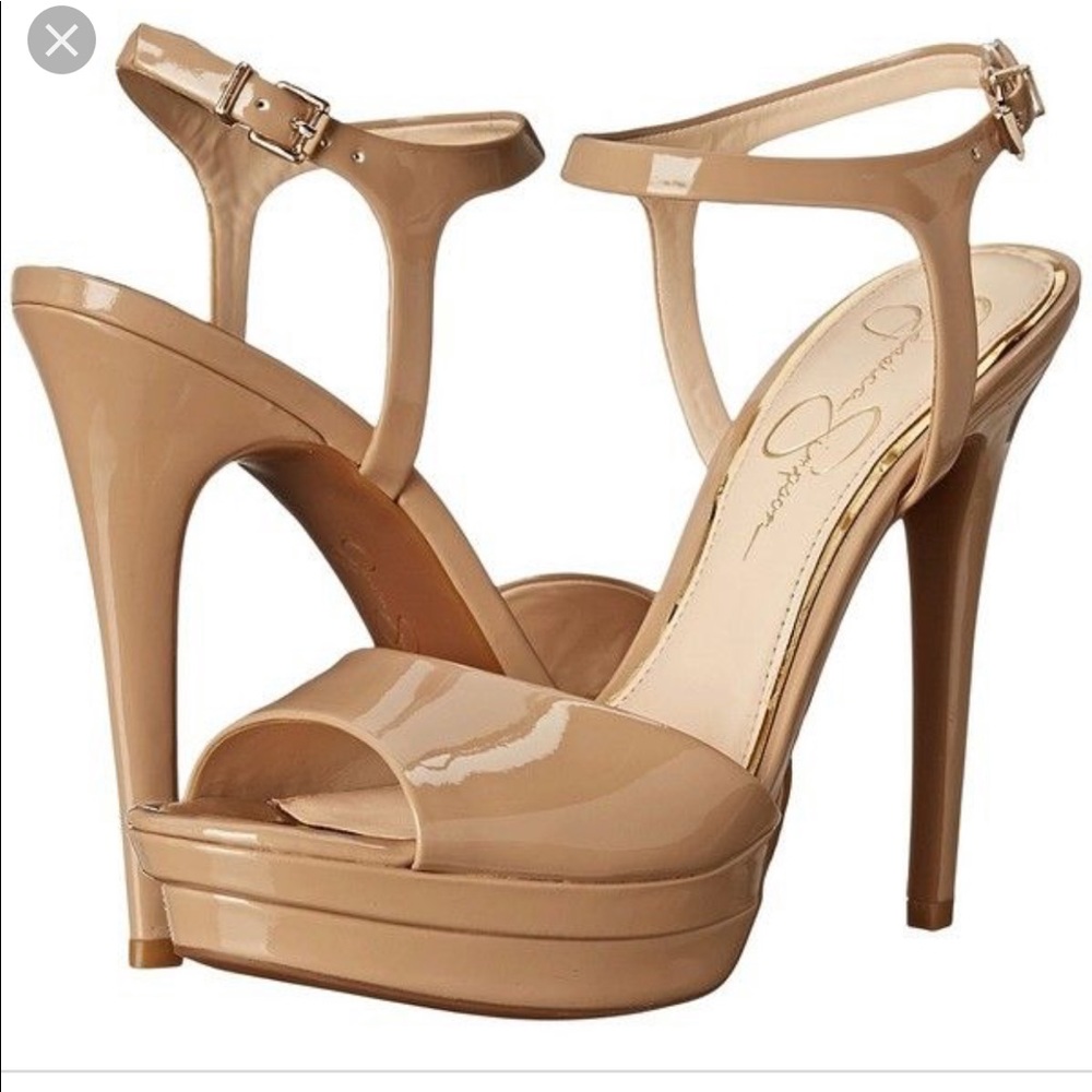 Jessica Simpson’s pristine heel nude